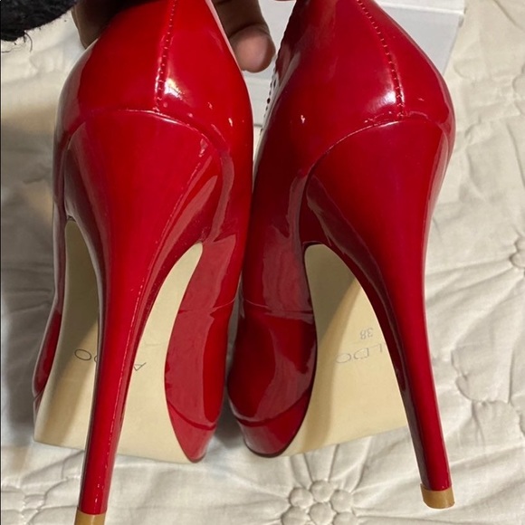 EUC ALDO Sz7 hot red 5.5inch heel 1.5inch platform - Picture 3 of 4